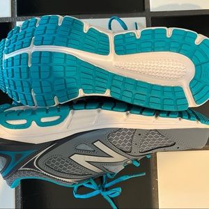 New Balance NWOT STYLE 560LG6 running shoes.